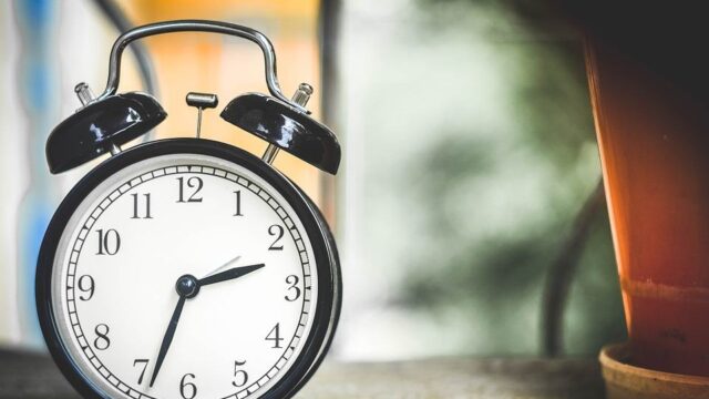 Vintage alarm clock on a blurred background, illustrating managing AdWords in 10 minutes a day