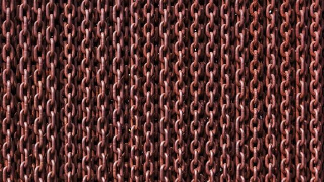 Close-up of rows of rust-coloured metal chain links, representing backlinks in SEO